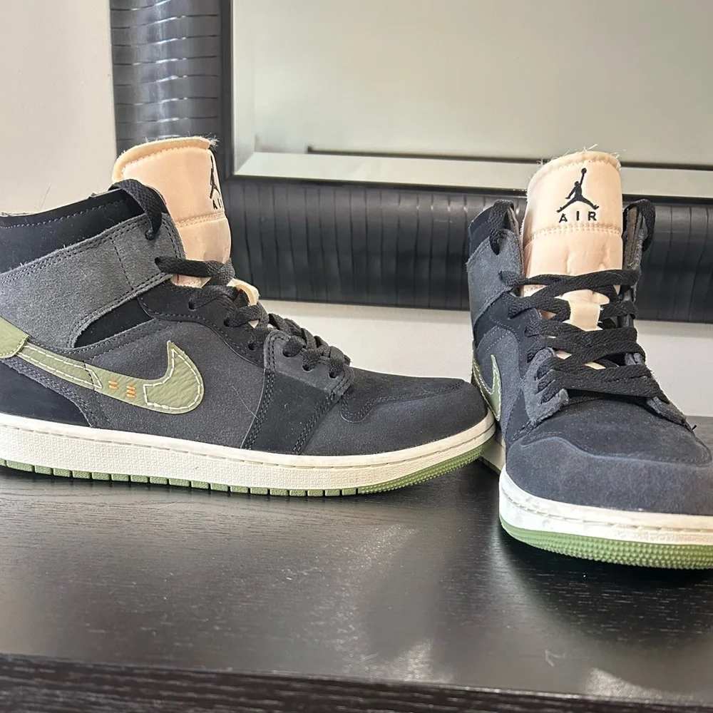 NIKE AIR  JORDAN 1 MID SE CRAFT . Olive anthracite High-Top Sneakers    Size 9.5